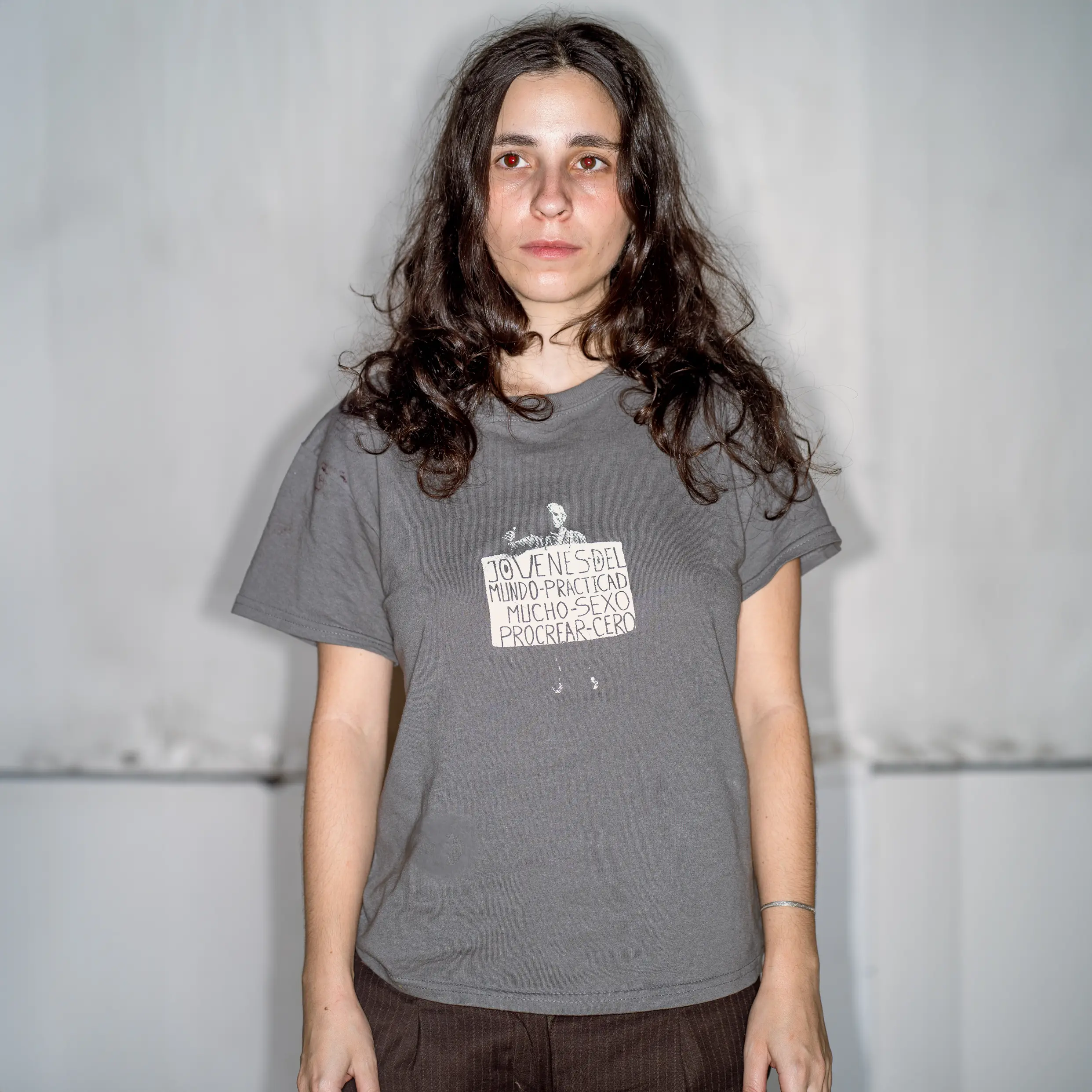 Camiseta gris 'pancarta' - Imagen 3