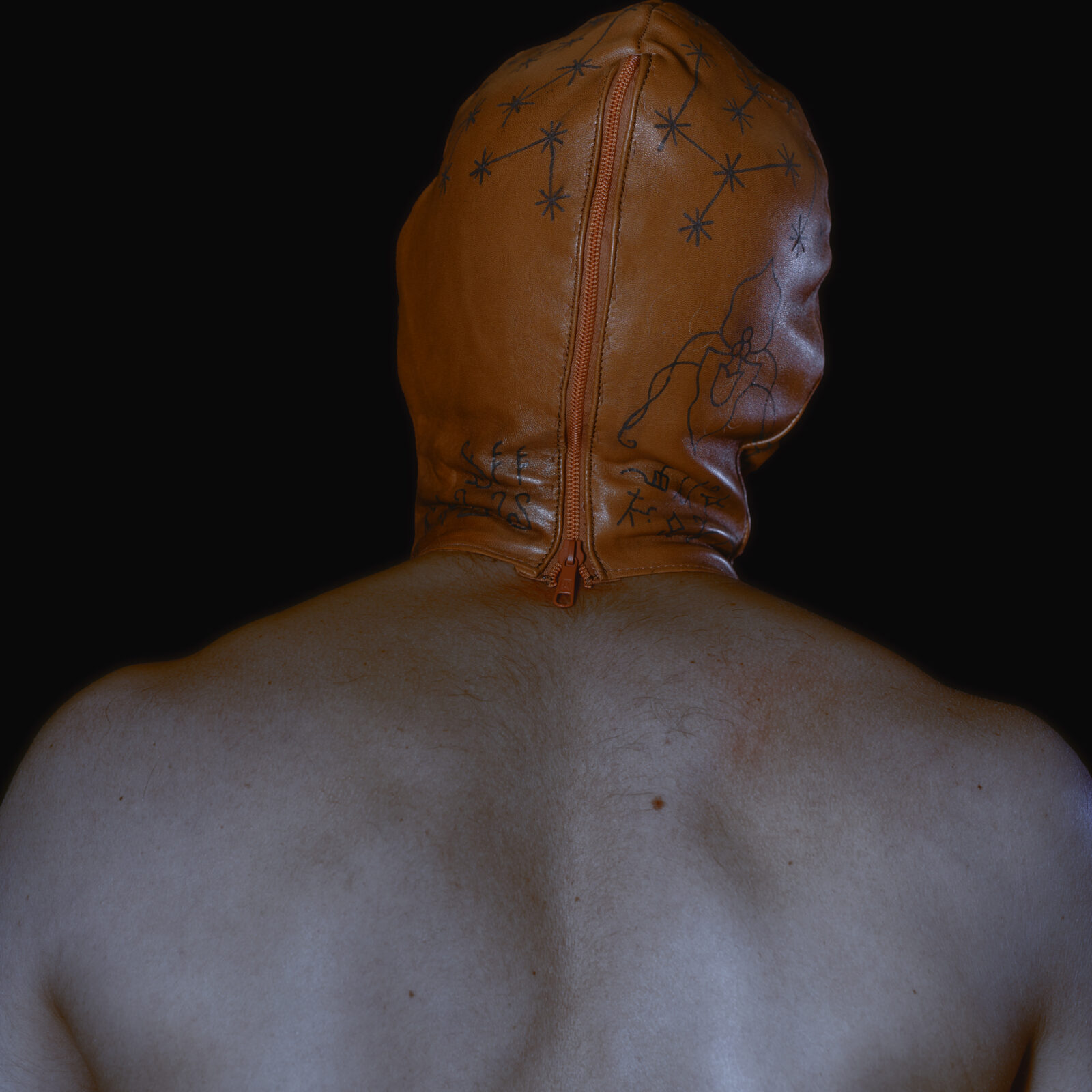 Tattooed hood - Imagen 3