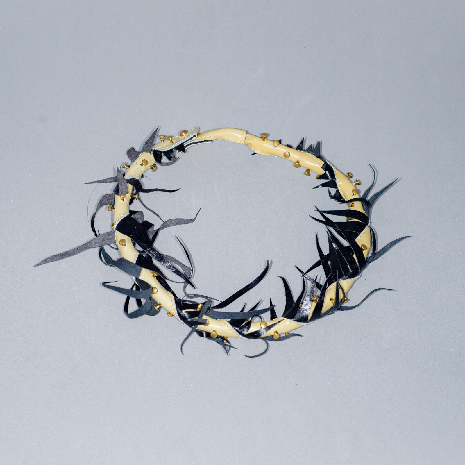 Aerial roots collar