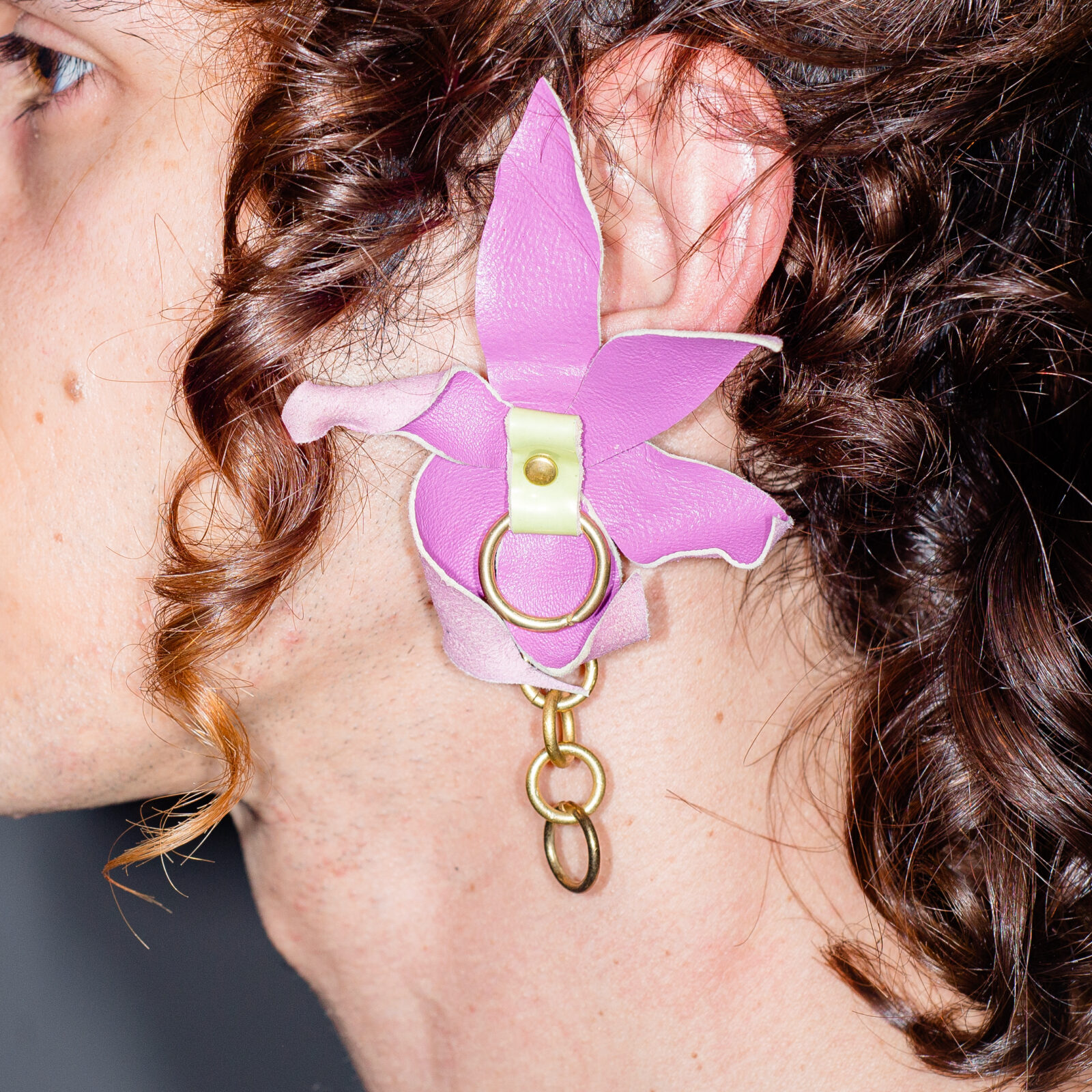 Orchid ring earring - Imagen 2