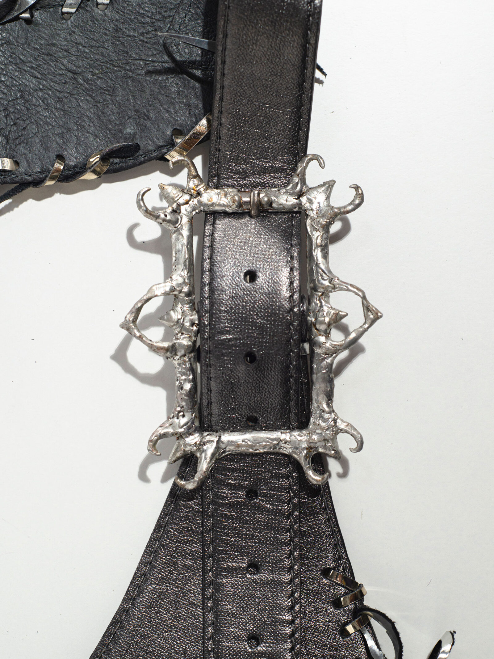 'Sutura' harness