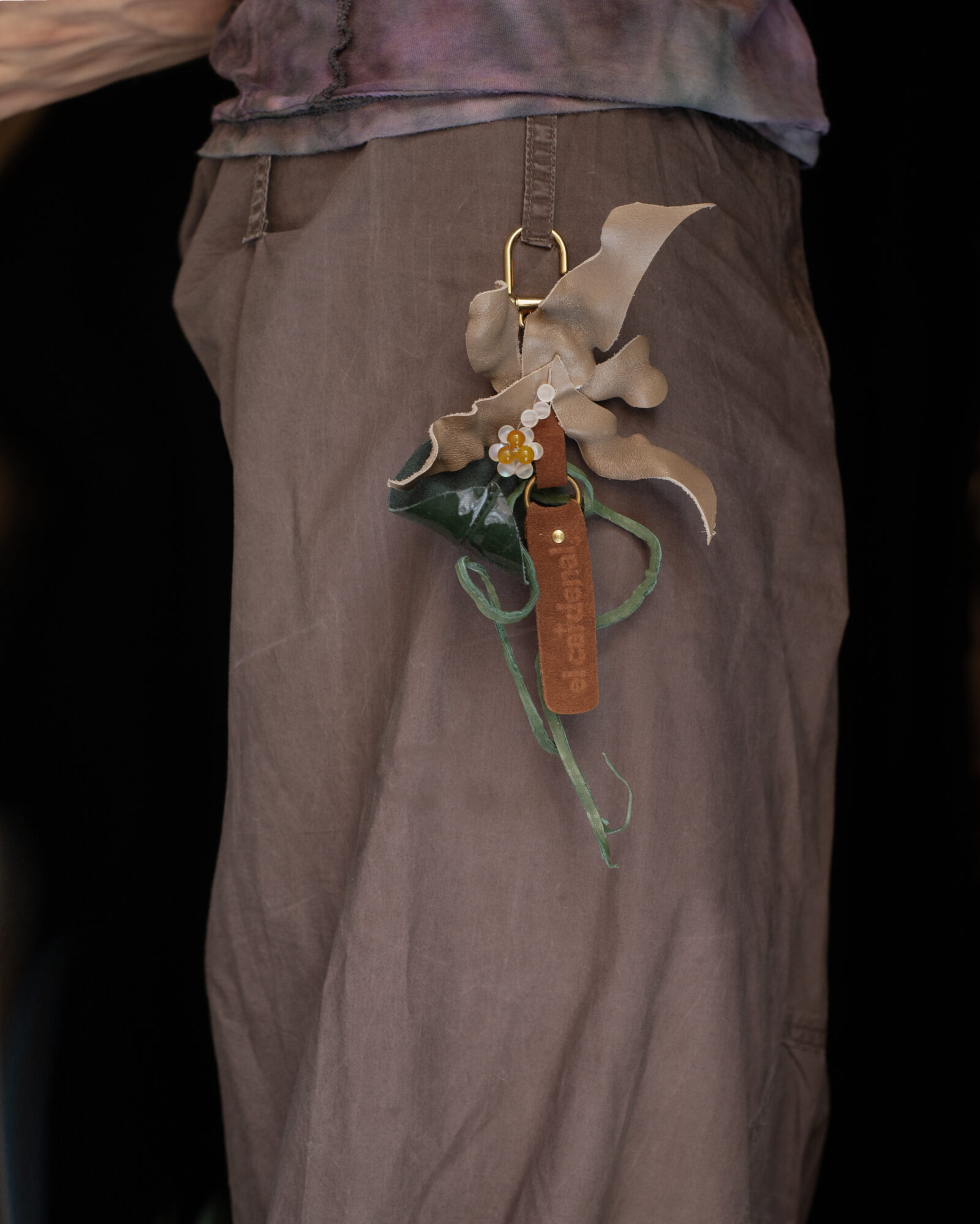 'Oyster orchid' charm - Imagen 5